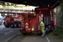 LKW blieb unter Bruecke haengen Koeln Ehrenfeld Innere Kanalstr Hornstr P183